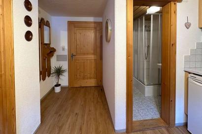 03_pension_schollberg-st-anton-Apartment_Ssportlich-flur.jpg