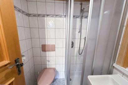 04_pension_schollberg-st-anton-Apartment_Ssportlich-bad.jpg
