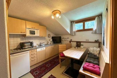 02_pension_schollberg-st-anton-Apartment_Ssportlich-kueche.jpg